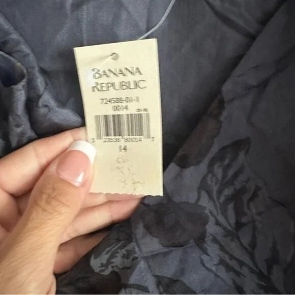 ENWT Elegant Black Floral Dress From Banana Republic - Picture 12 of 13